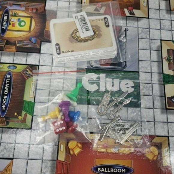Hasbro Clue The Classic Edition board game - Picture 11 of 16